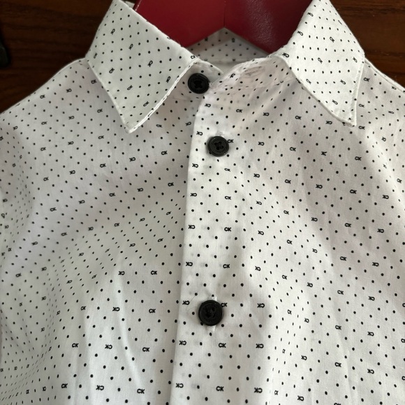 Boys Size 4 Calvin Klein Initial Polka Dot All Over Print Button Down Shirt - Picture 4 of 7